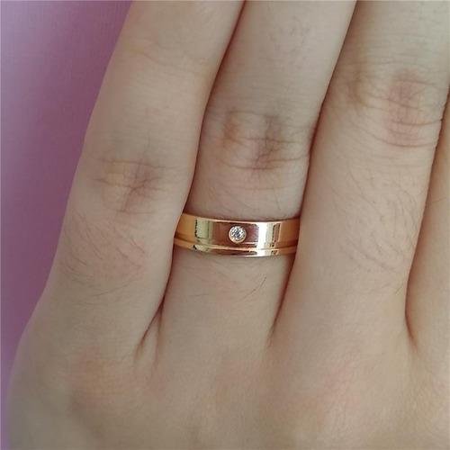 Aliança Anatômica com Friso Lateral e Zircônia Folheado a Ouro