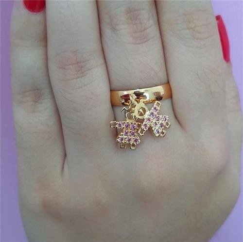 Anel com Pingente com Duas Menininhas e Strass Folheado a Ouro