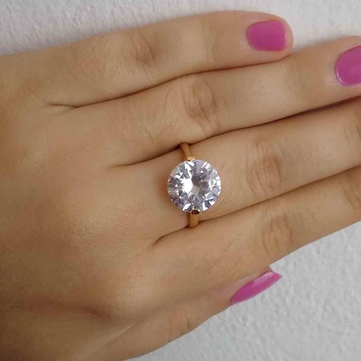 Anel Solitário com Zircônia Grande Folheado a Ouro