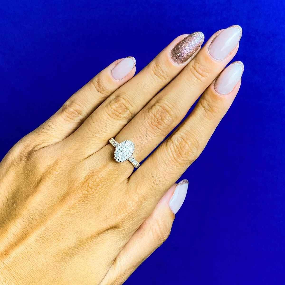 Anel Oval Diamantado com Zircônia Folheado a Prata