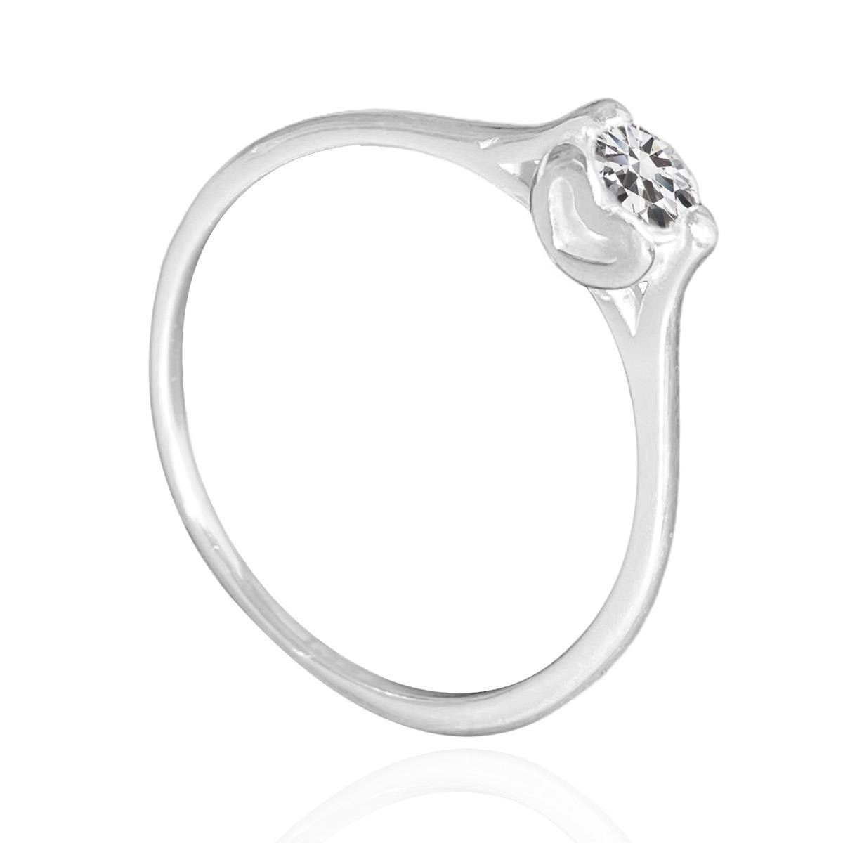 ANEL DE PRATA 925 SOLITÁRIO DE ZIRCÔNIA COM CORAÇÃO NA LATERAL