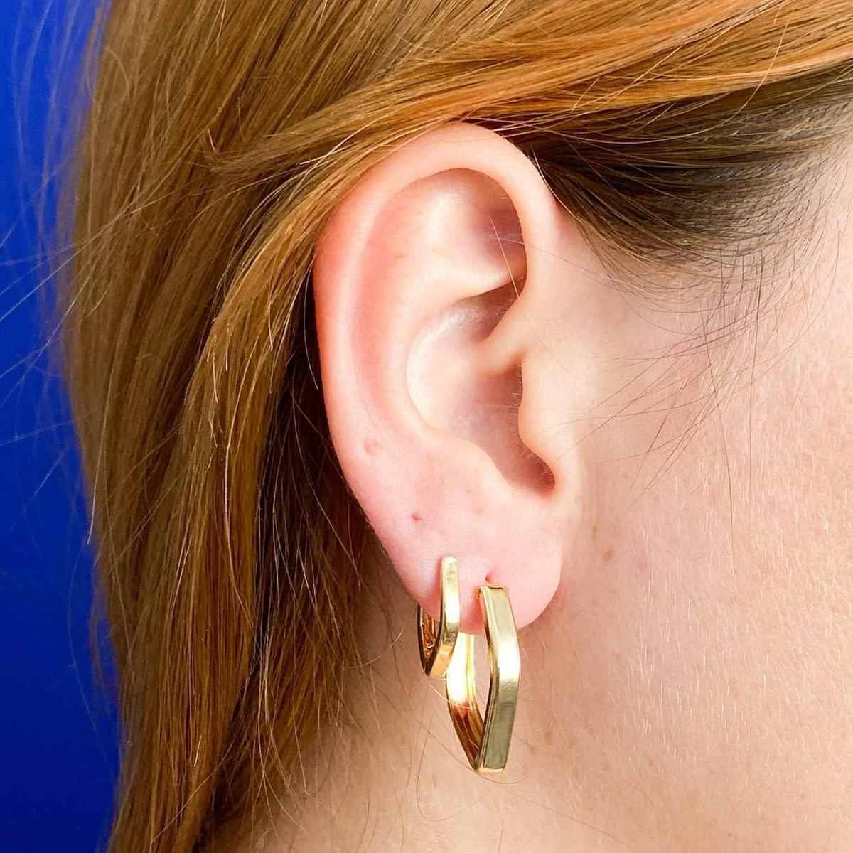 Brinco de Argola Grande Articulada em V Folheado a Ouro