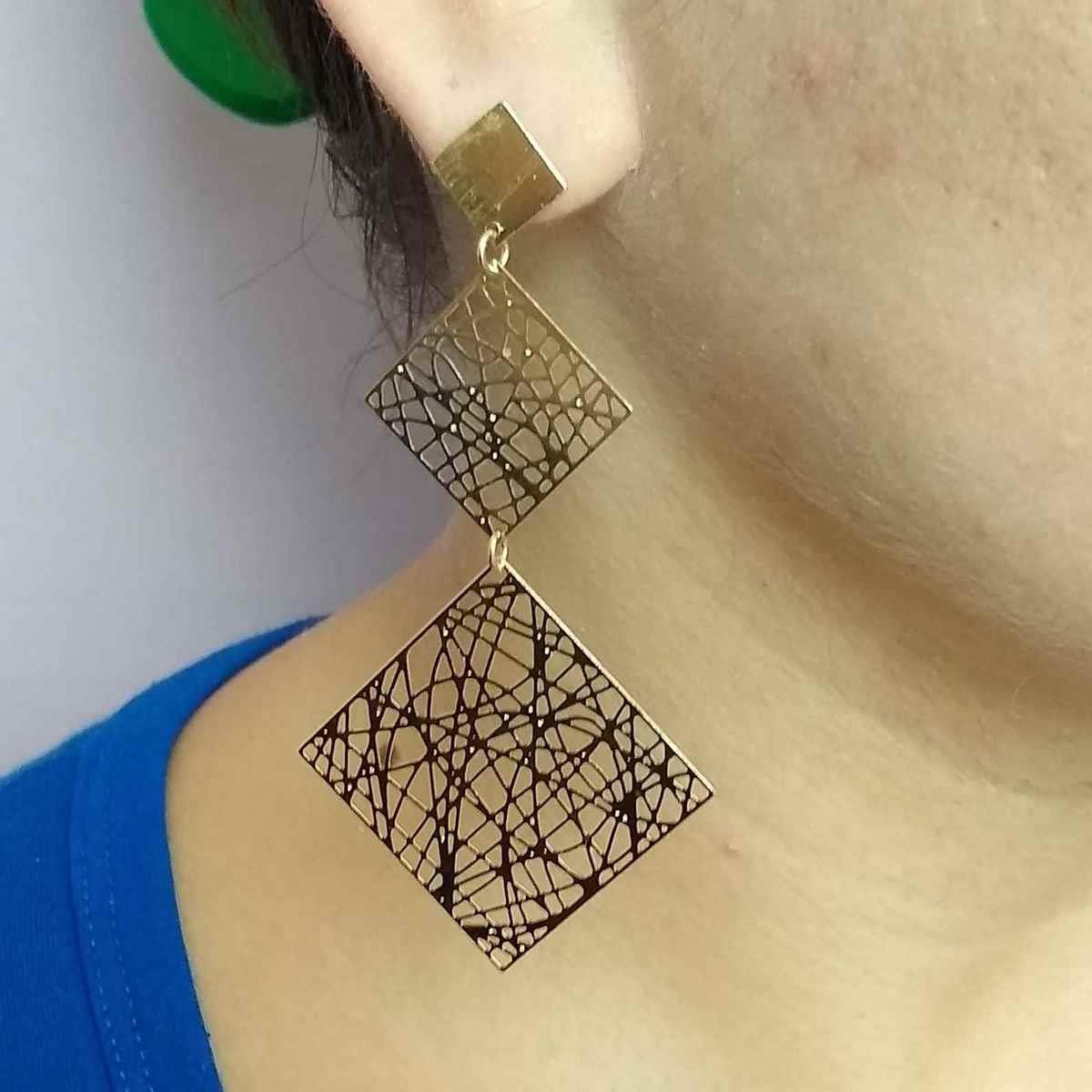 Brinco de Três Losangos Folheado a Ouro