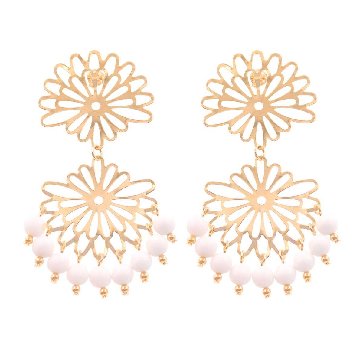 Brinco de Flor Vazada com Franja de Miçanga Folheado a Ouro