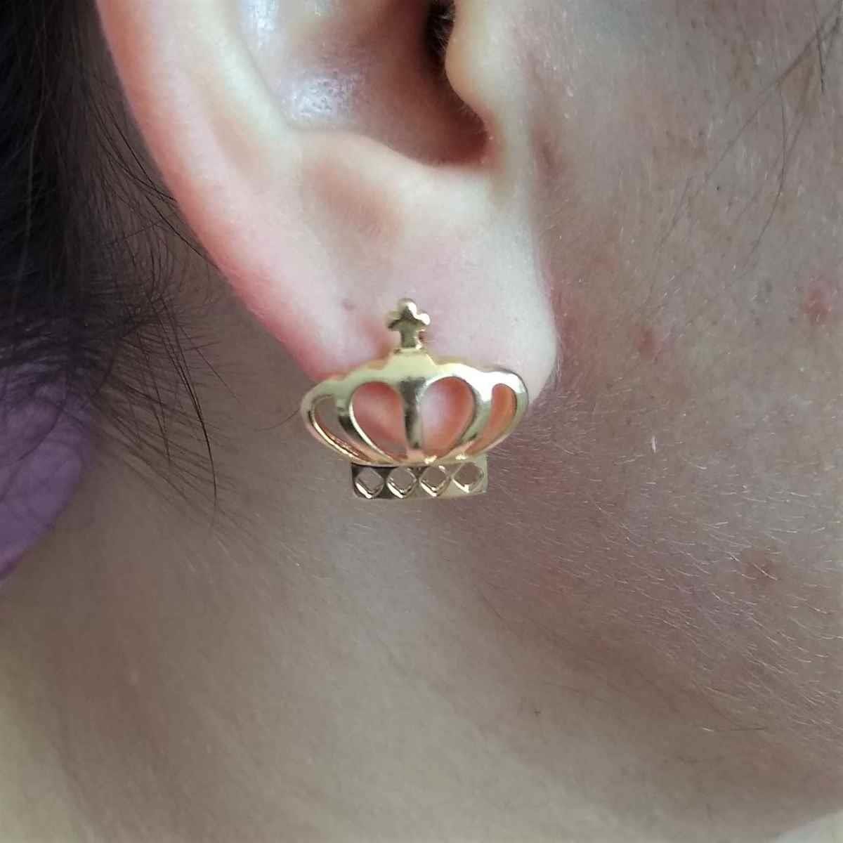 Brinco de Coroa Vazada Folheado a Ouro