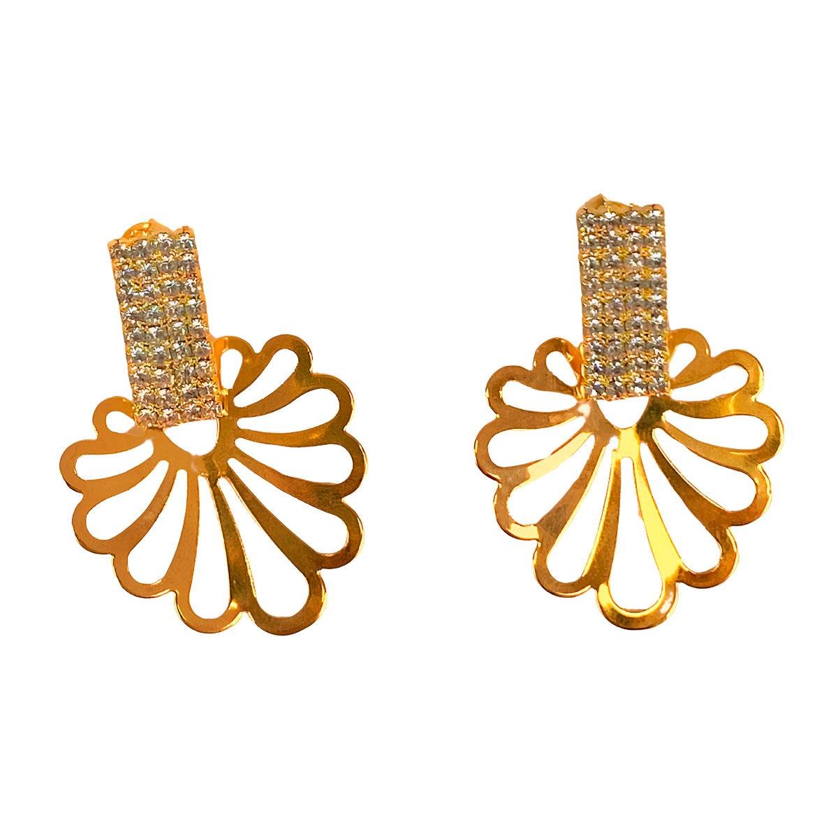 Brinco de Flor Vazada Com Strass Folheado a Ouro