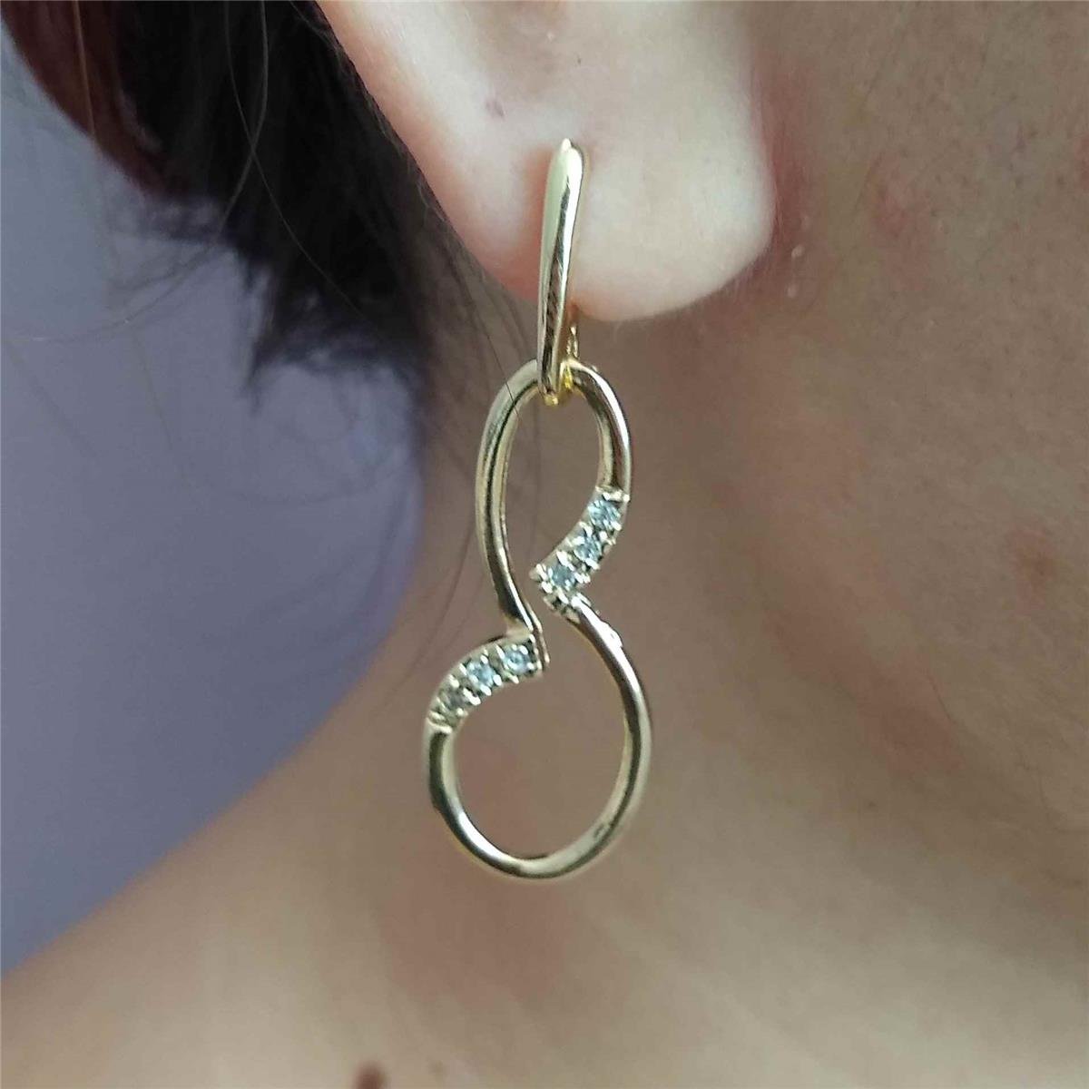 Brinco Vazado com Strass Folheado a Ouro