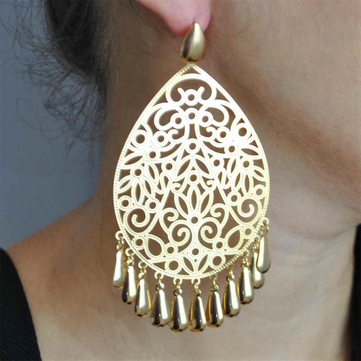 Brinco Gota Detalhada com Franja Folheado a Ouro