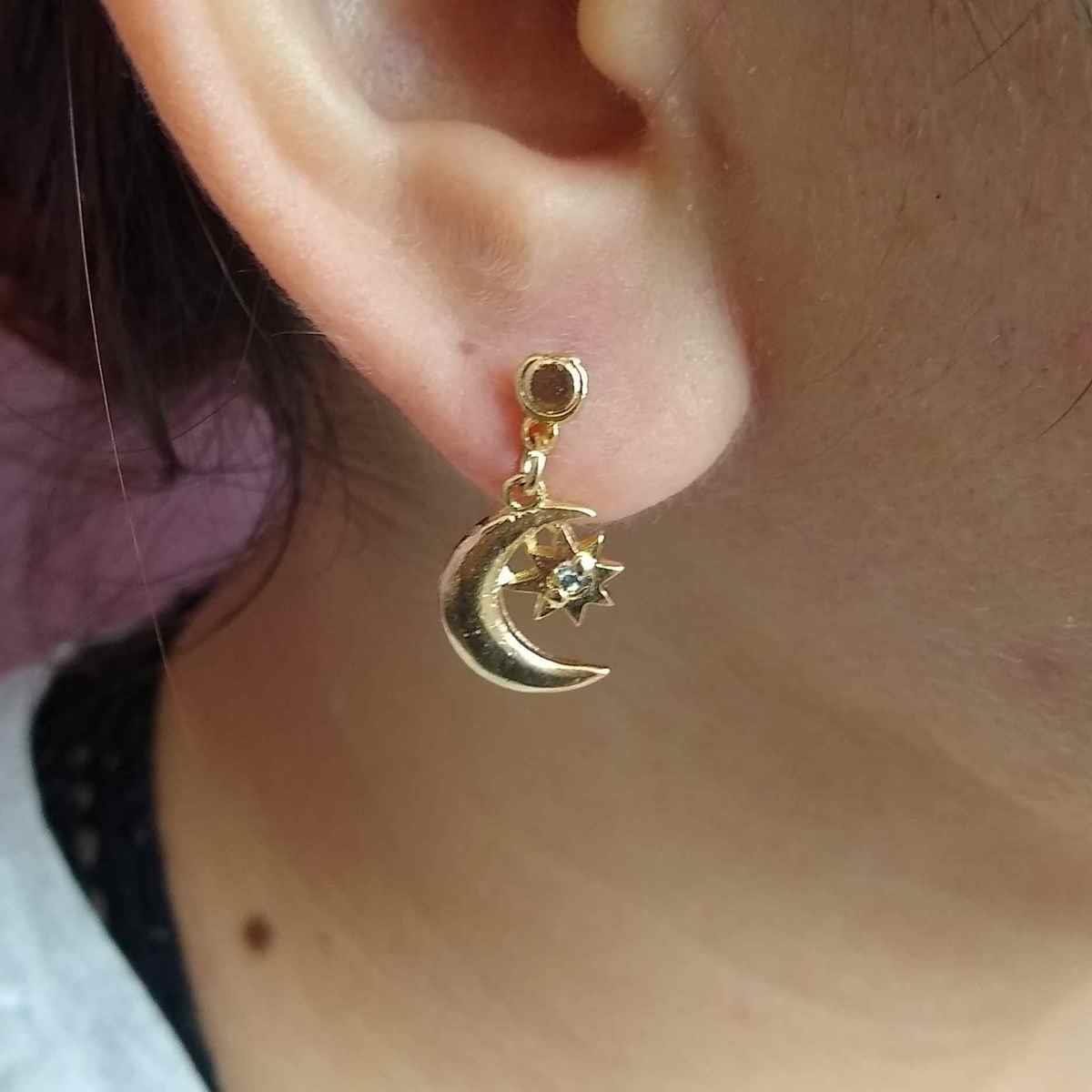 Brinco de Lua com Estrela e Strass Folheado a Ouro