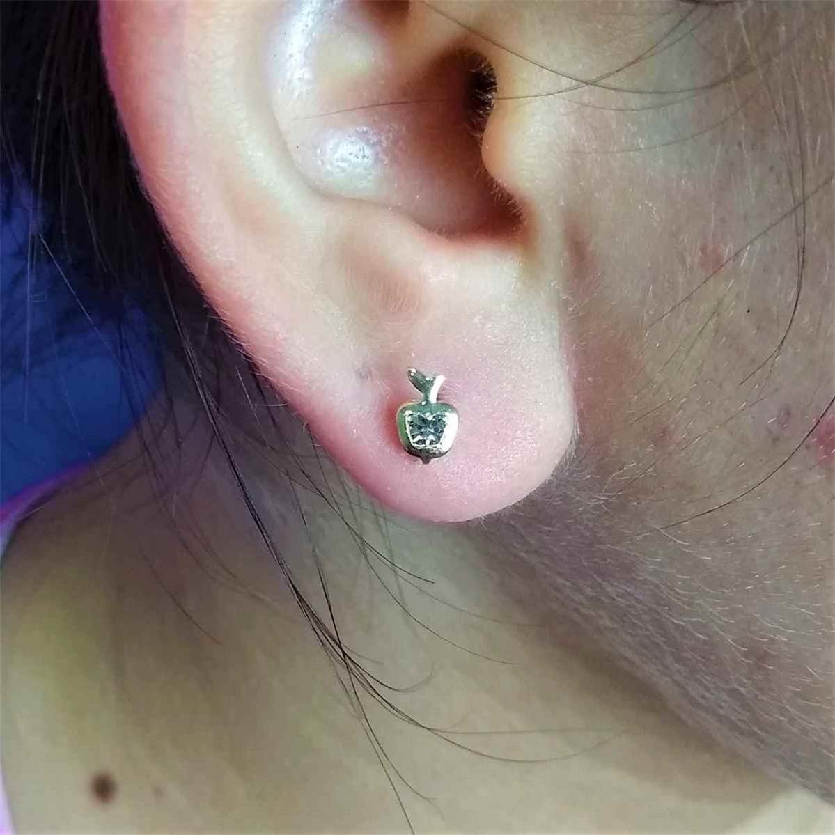 BRINCO BANHADO A OURO MINI MAÇÃ COM STRASS
