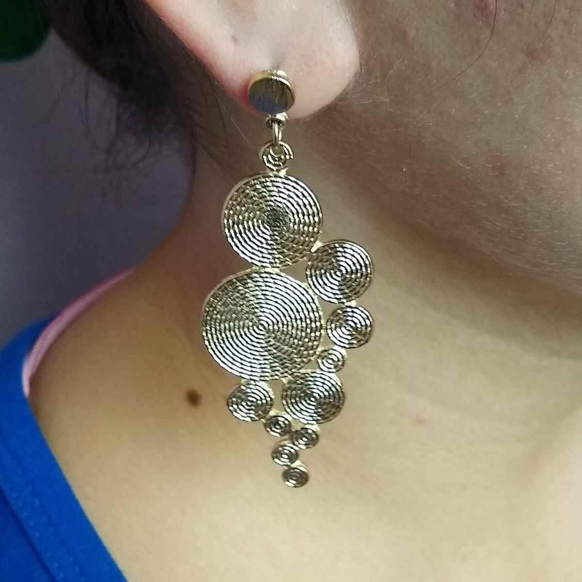 Brinco Moldura de Círculos Espirais Folheado a Ouro
