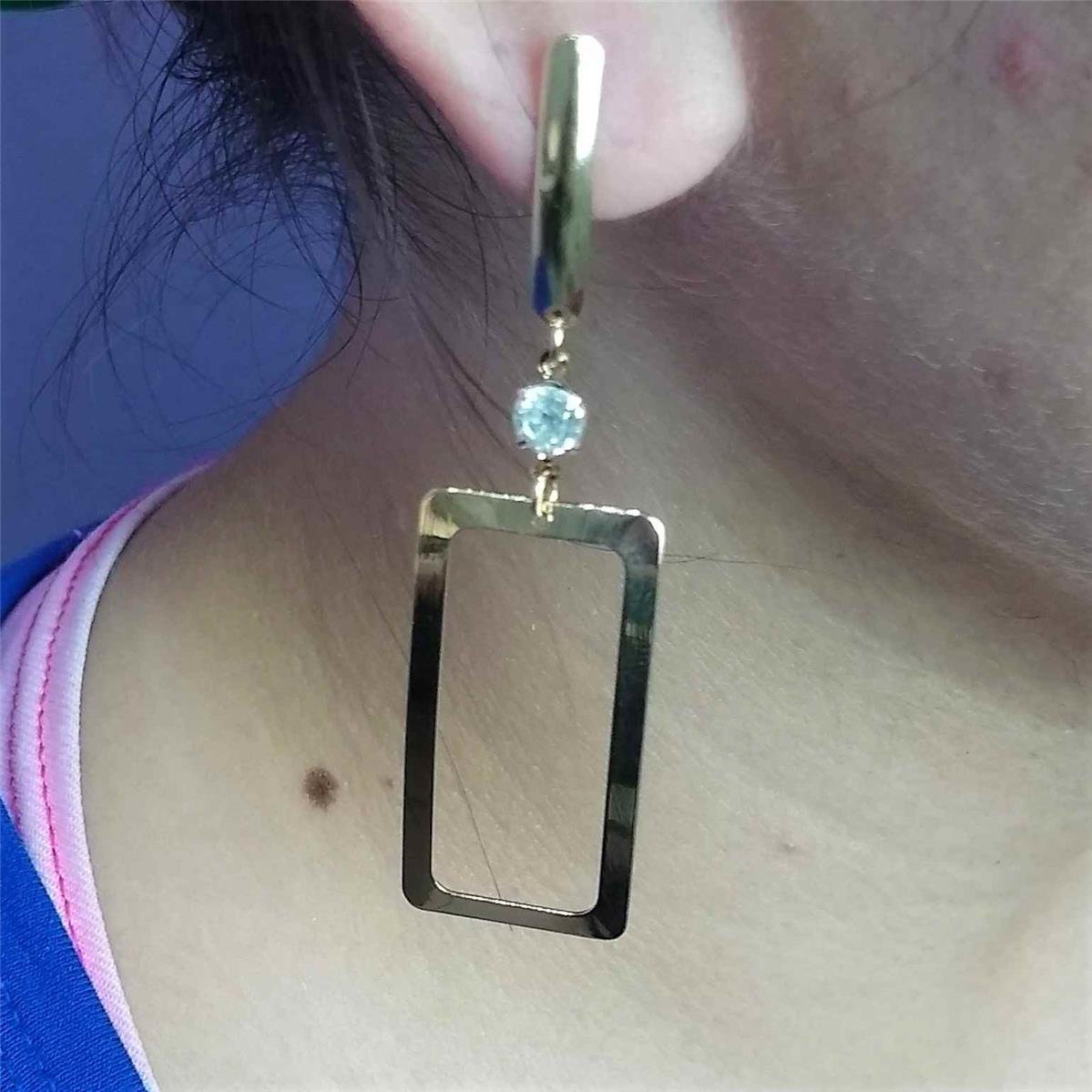 Brinco de Retângulo Vazado e Strass Folheado a Ouro