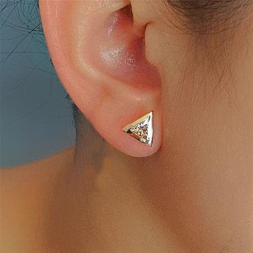 Brinco de Triângulo com Strass Folheado a Ouro
