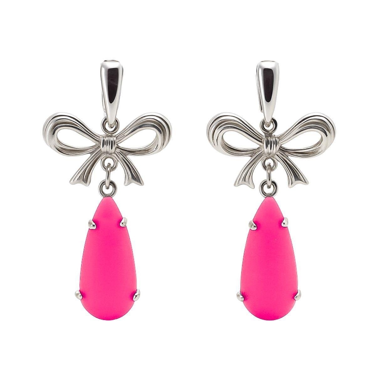 BRINCO BANHADO A PRATA BASE COM LAÇO VAZADO E PEDRA