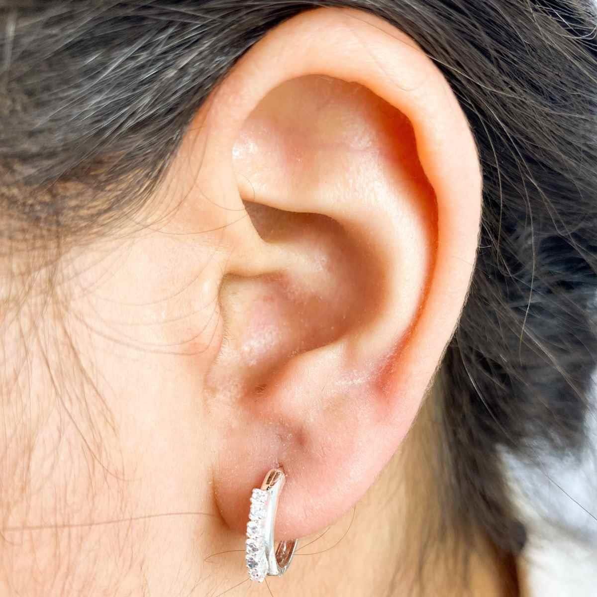 Brinco de Argola Articulada Com Zircônia Folheado a Prata