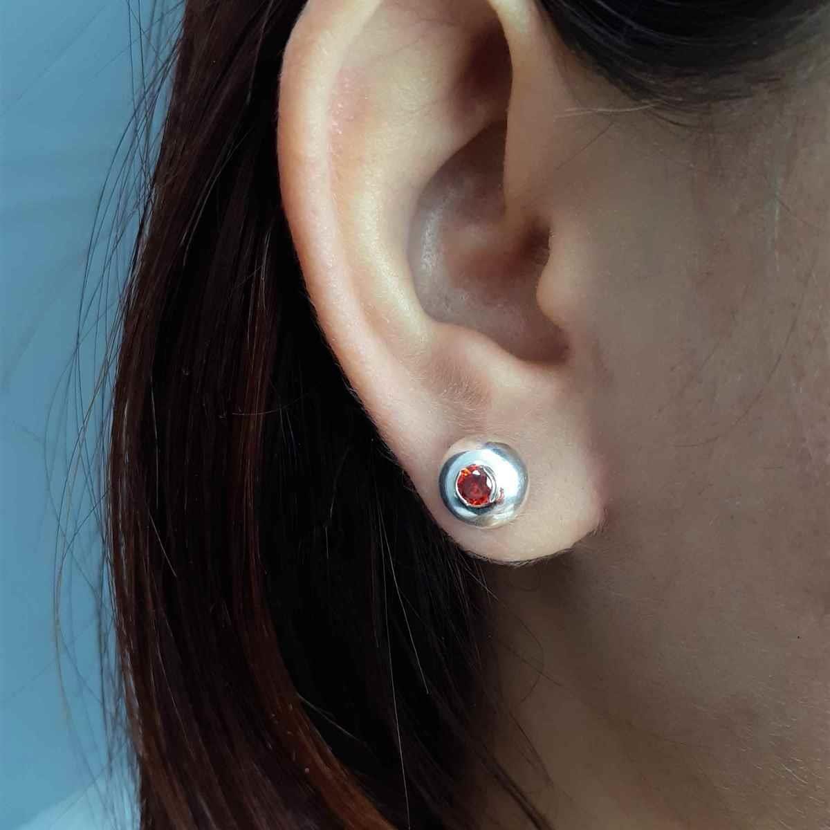 Brinco Chapa Redonda com Zircônia Folheado a Prata