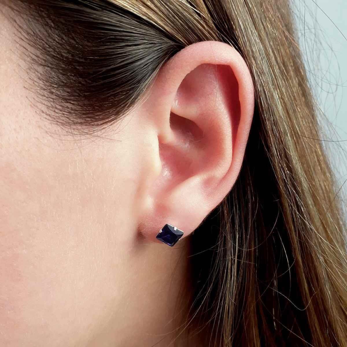 Brinco de Prata Quadrado Ponto de Luz 6mm