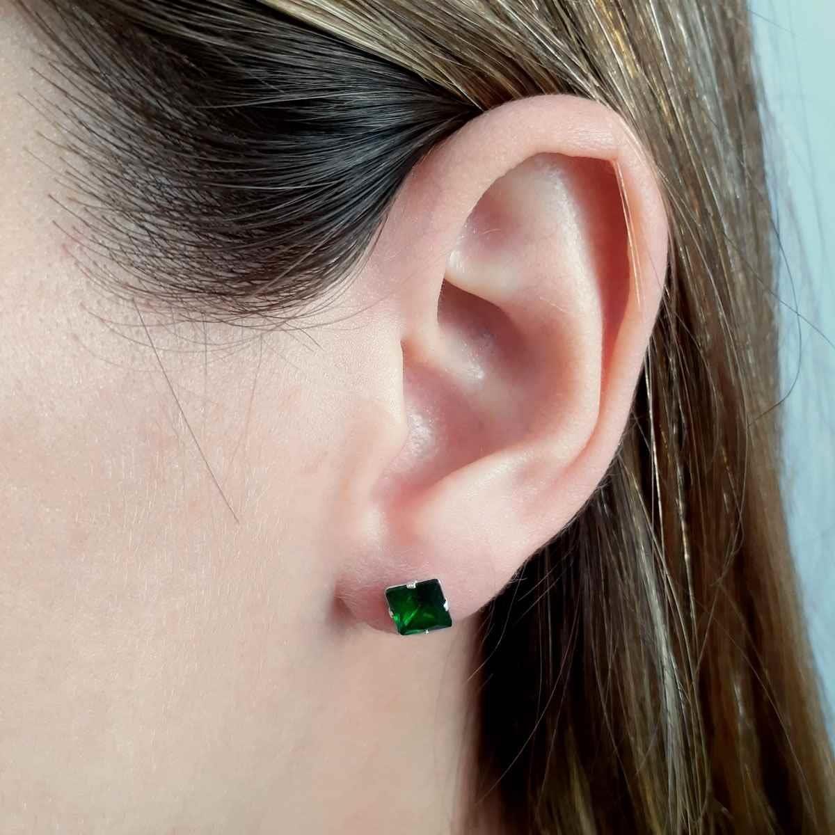 Brinco de Prata Quadrado Ponto de Luz 6mm