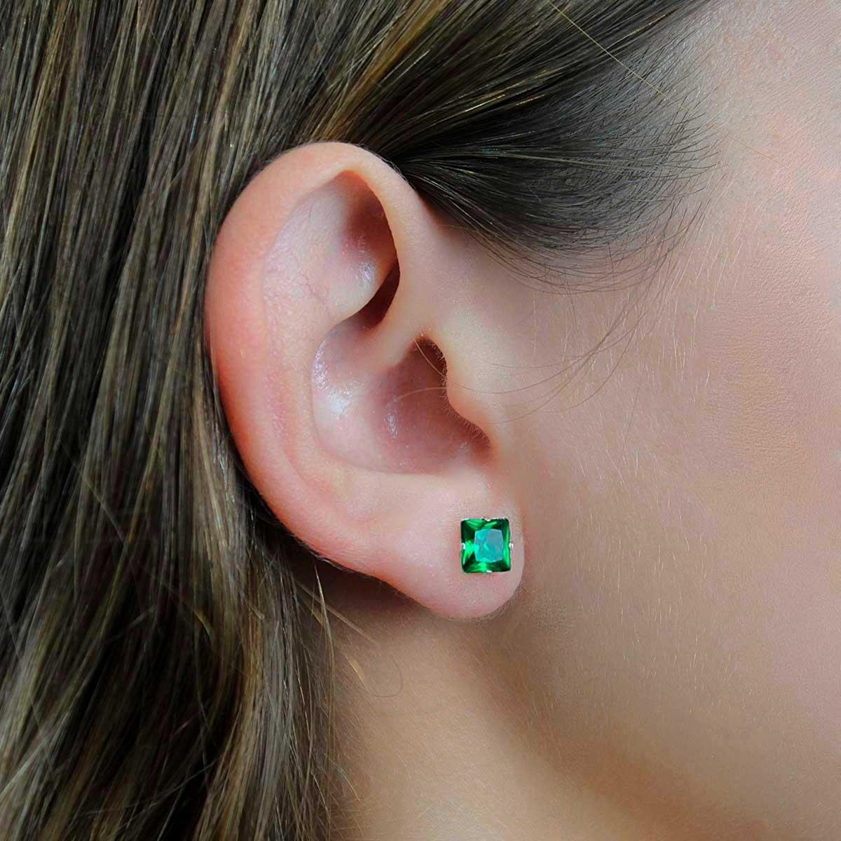 Brinco de Prata Quadrado Ponto de Luz 6mm