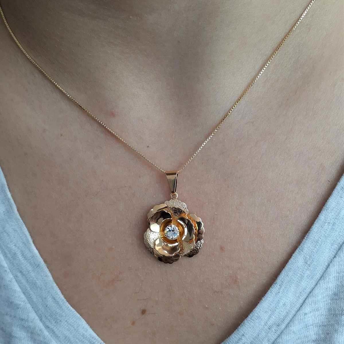 Gargantiha com Pingente de Flor com Zircônia Folheado a Ouro