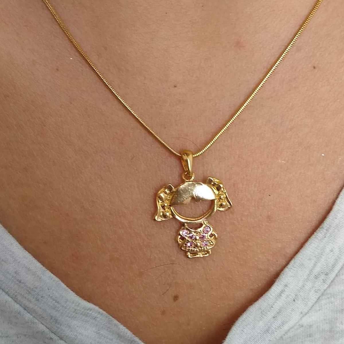 Pingente Menina com Strass Folheado a Ouro