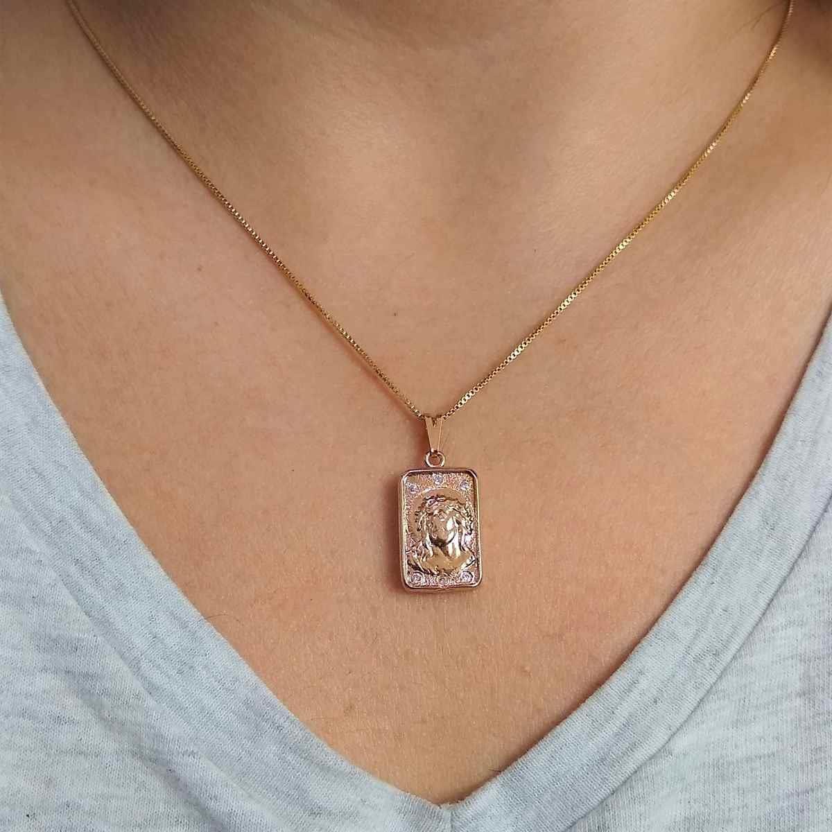 Pingente Imagem de Jesus Com Zircônias Folheado a Ouro