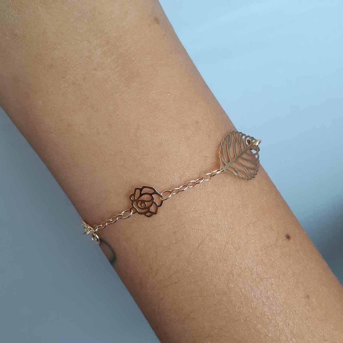 Pulseira com Folhas e Rosas Vazadas Folheado a Ouro