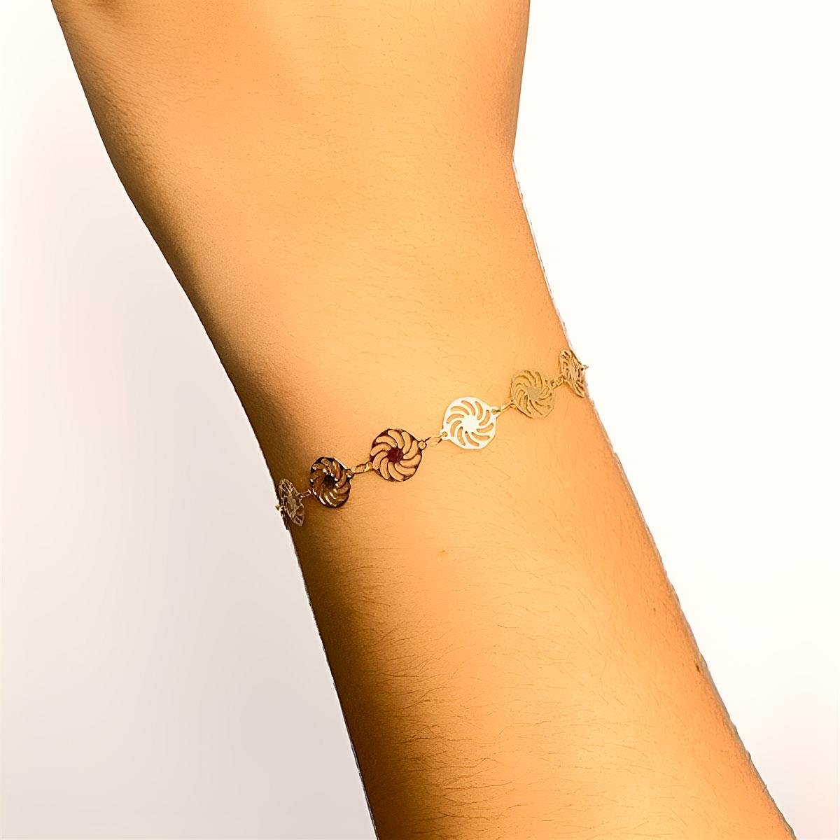 Pulseira Chapas de Flor Vazada Folheado a Ouro