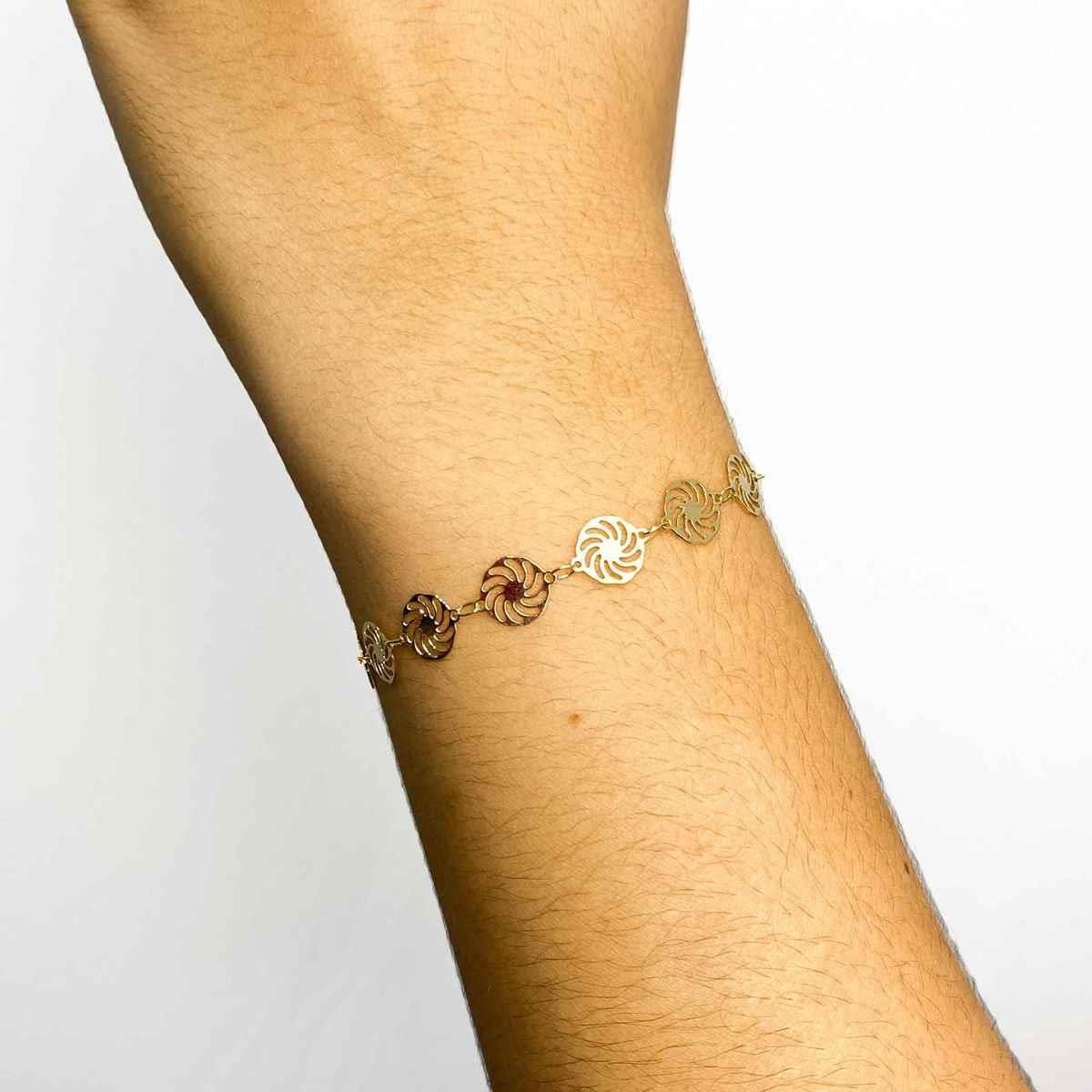 Pulseira Chapas de Flor Vazada Folheado a Ouro