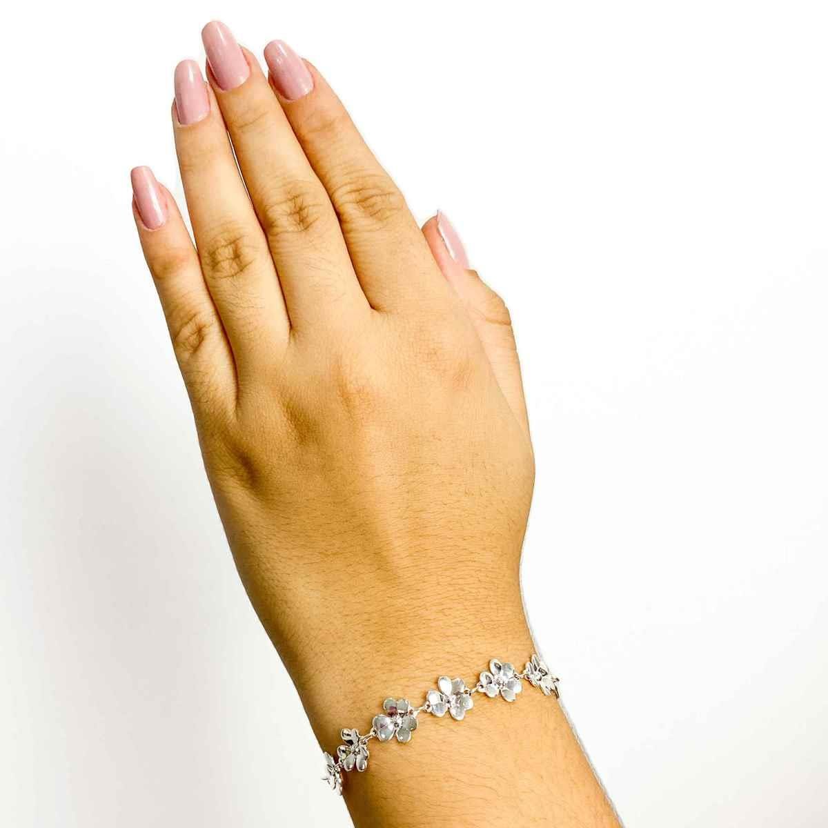 Pulseira Travessinha Batida com Flor Folheado a Prata